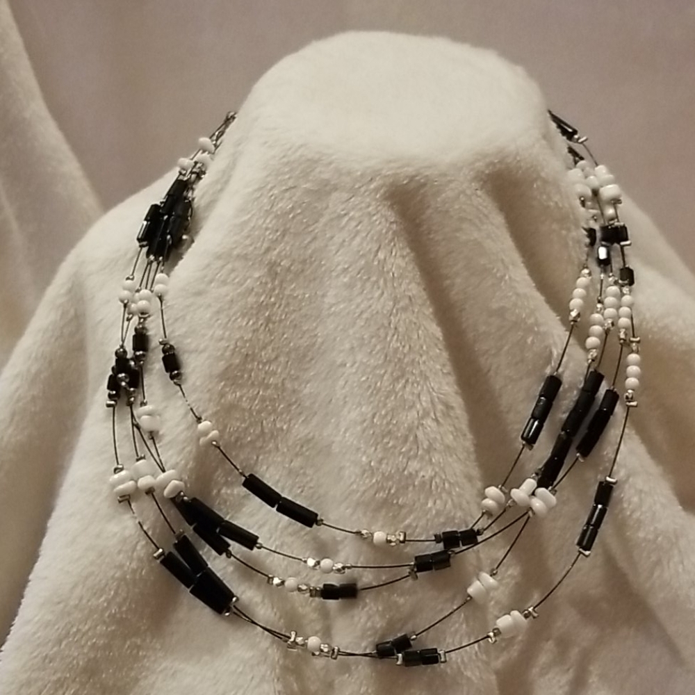 Chico's black and white necklace